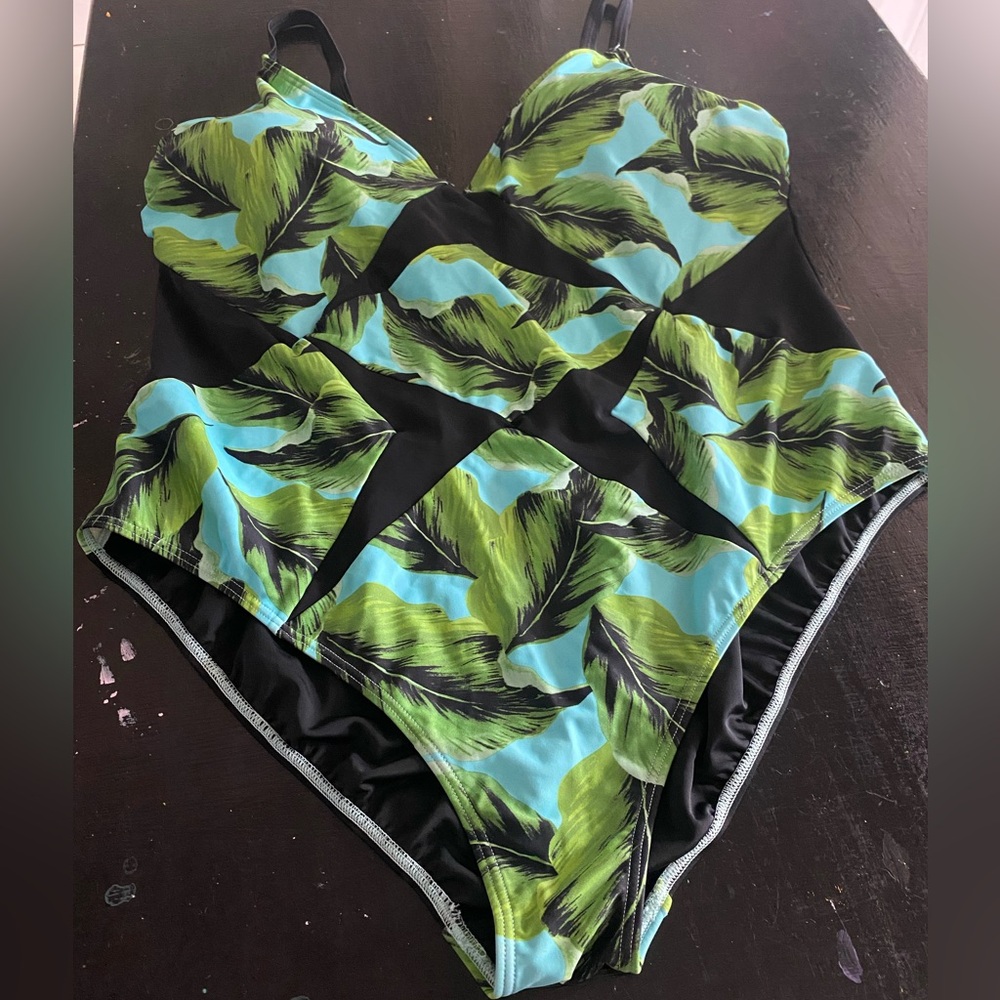 Sun & Sea Women’s Size 20 One Piece Swimsuit - Picture 3 of 7